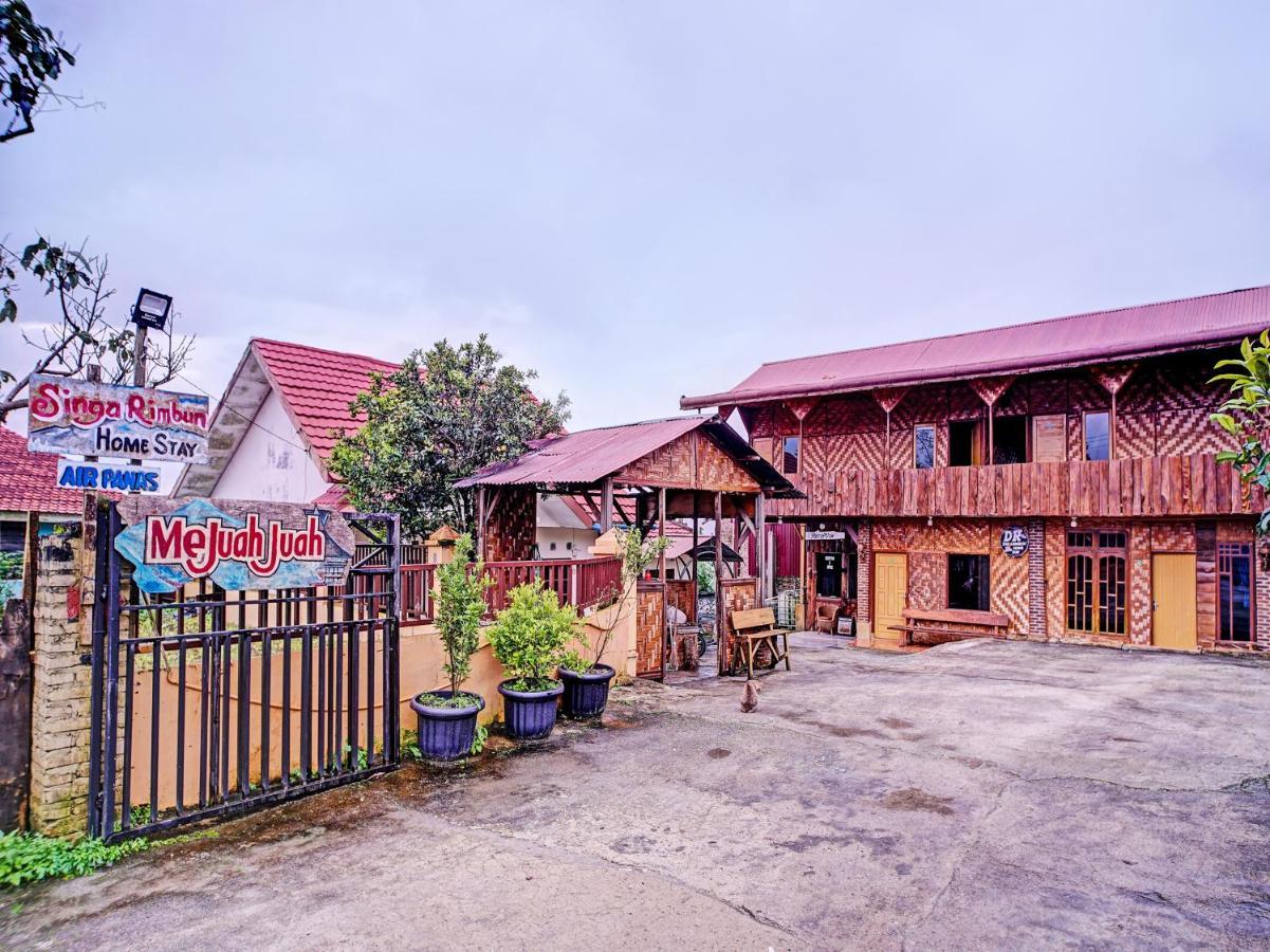 Oyo 90209 Dk Singarimbun Berastagi Homestay Exterior photo