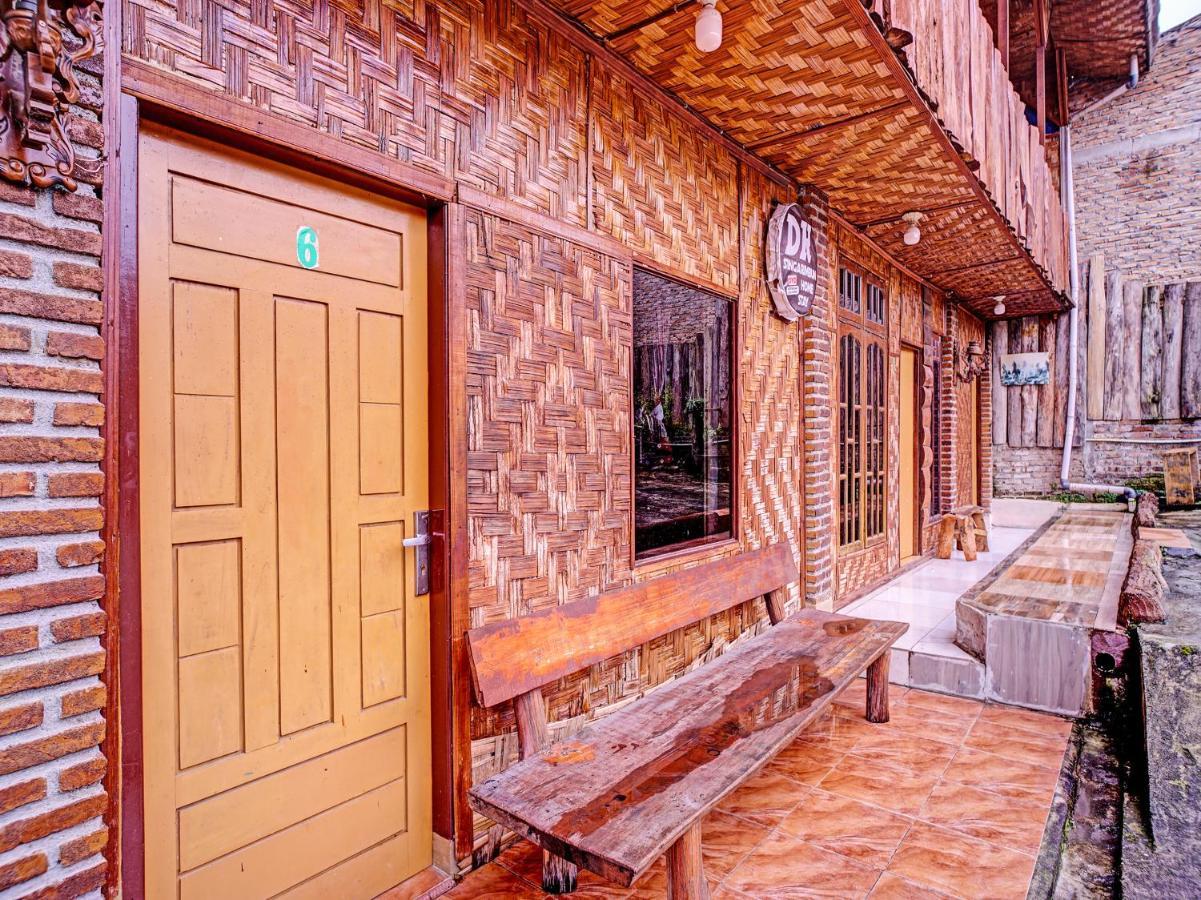 Oyo 90209 Dk Singarimbun Berastagi Homestay Exterior photo