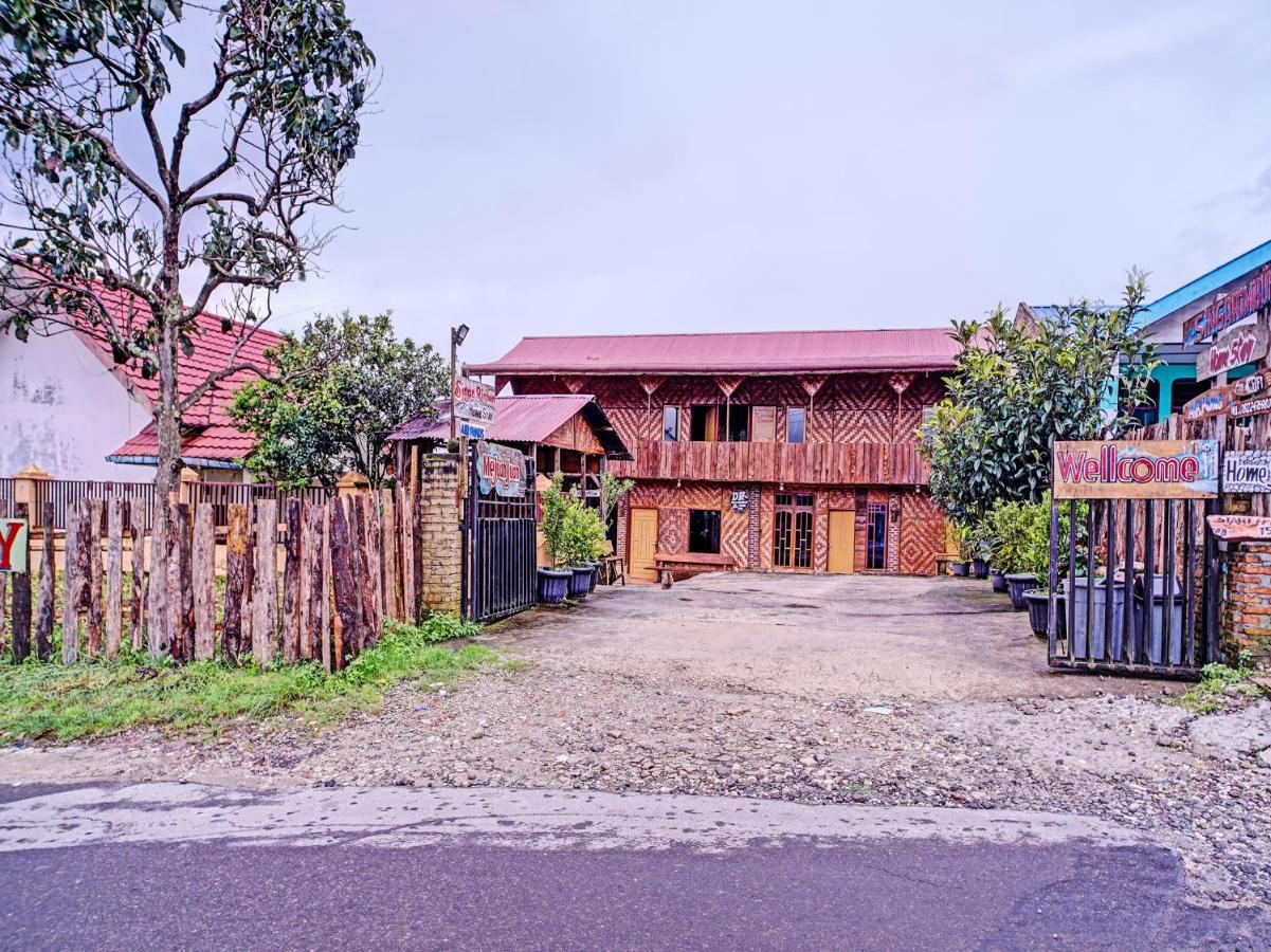 Oyo 90209 Dk Singarimbun Berastagi Homestay Exterior photo