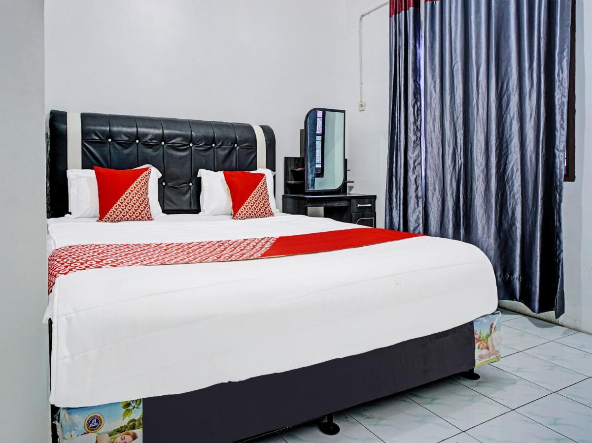 Oyo 90209 Dk Singarimbun Berastagi Homestay Exterior photo