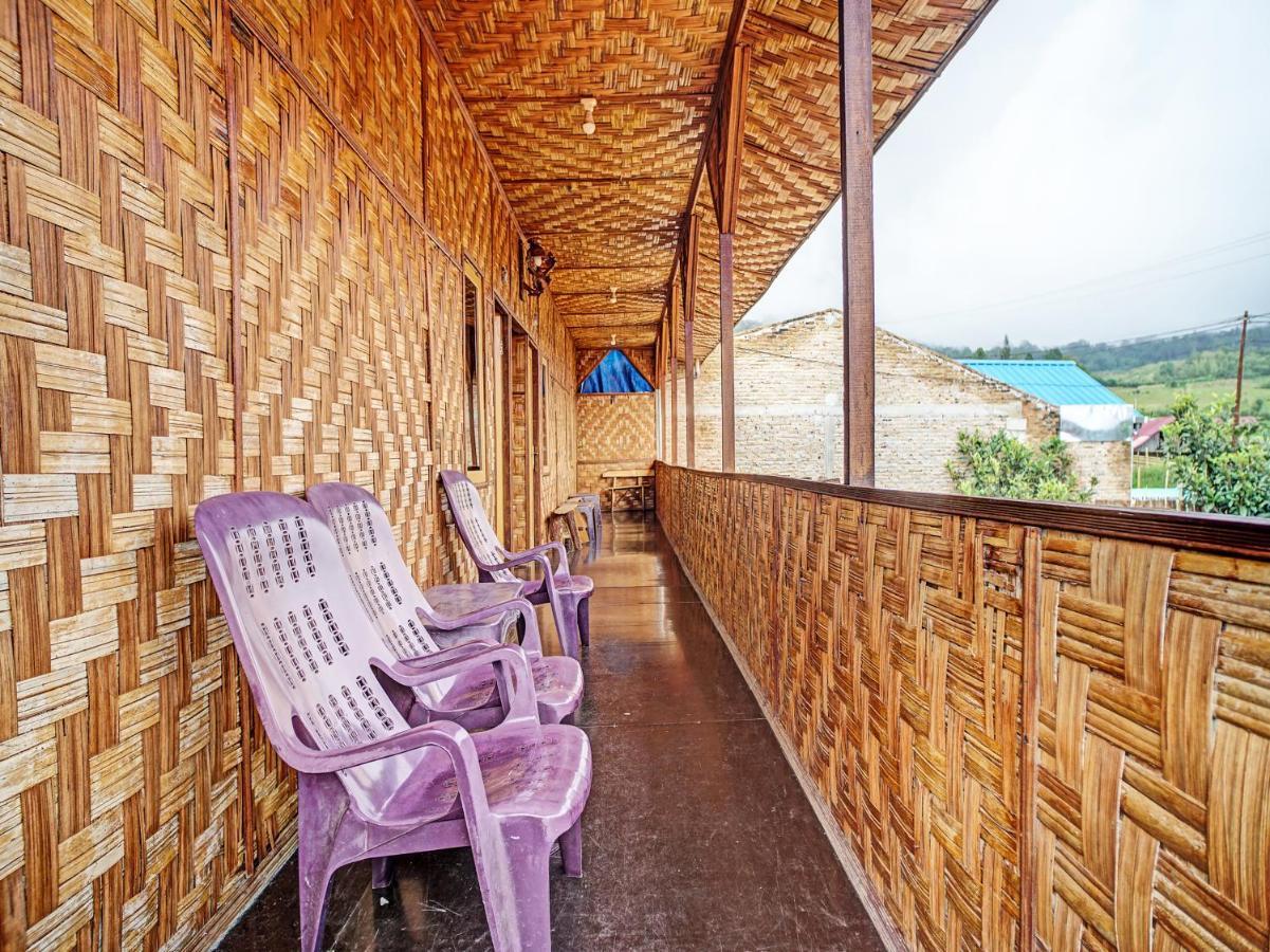 Oyo 90209 Dk Singarimbun Berastagi Homestay Exterior photo