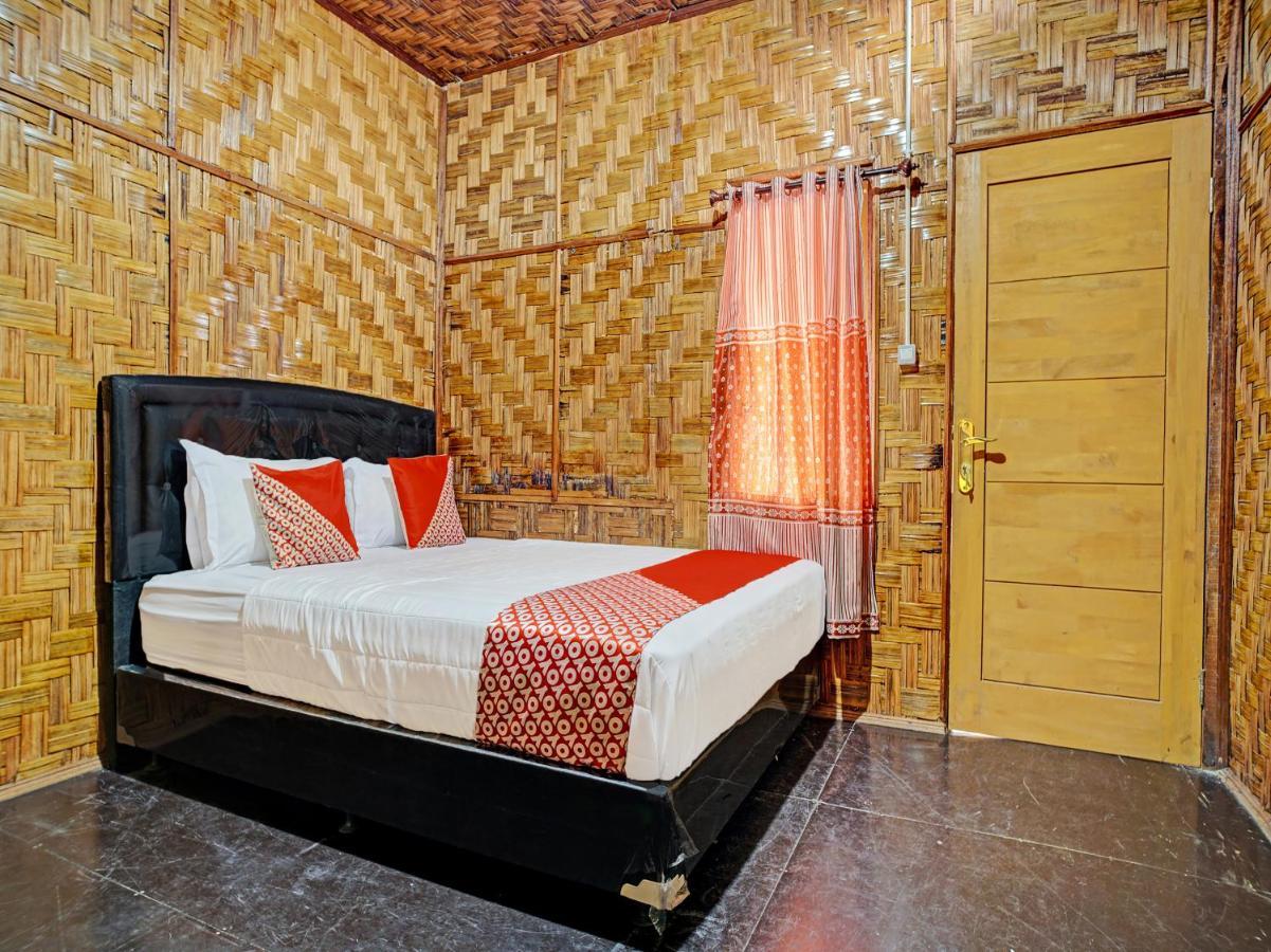 Oyo 90209 Dk Singarimbun Berastagi Homestay Exterior photo